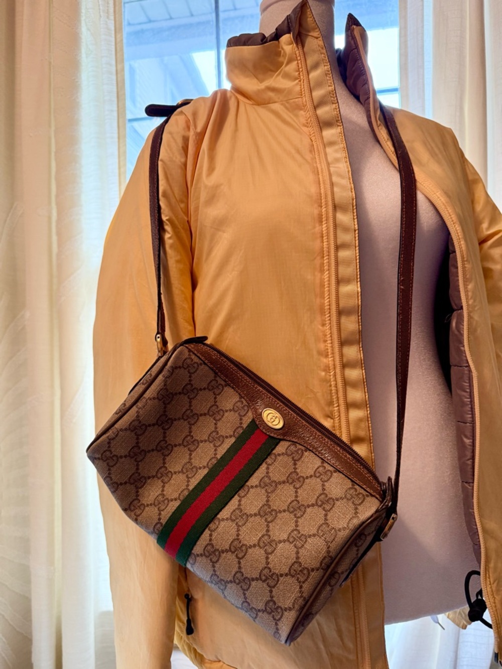Vintage Dreamy Gucci Beige GG Supreme Canvas Purse